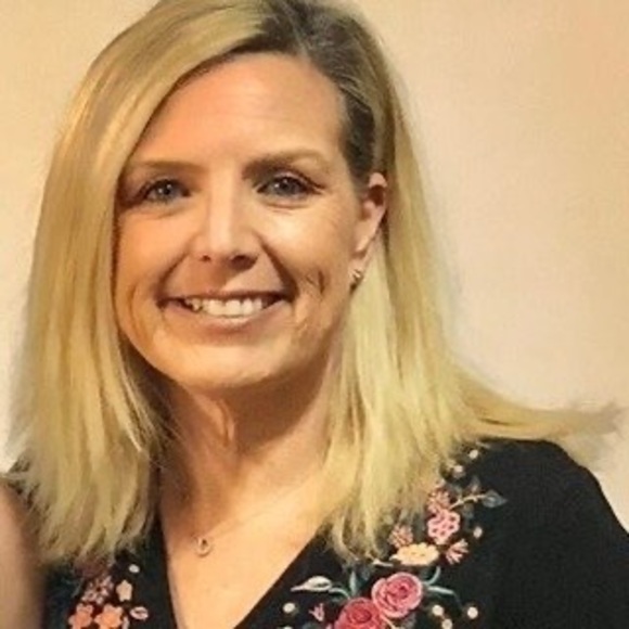 Meet your Posher, Dee - Picture 1 of 1